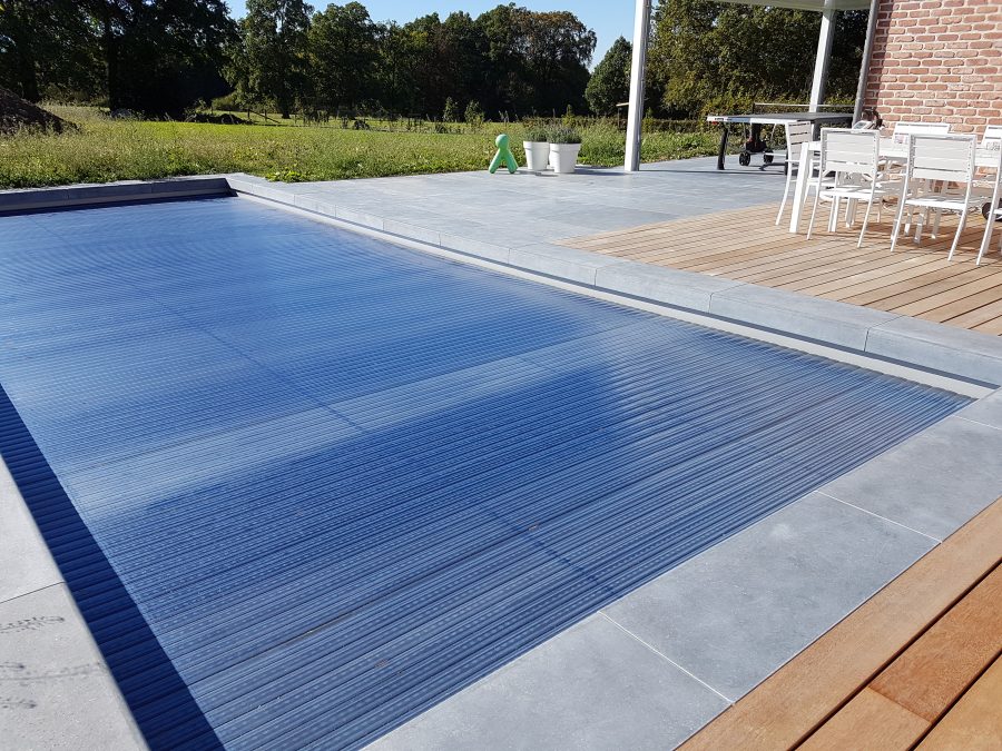 Margelles de piscine – pierre bleue/petit granit belge