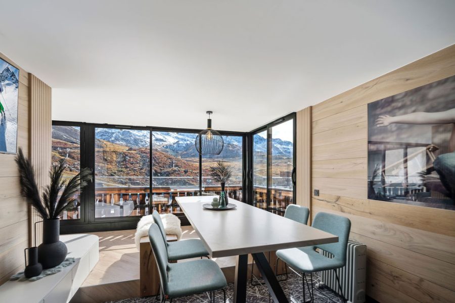 Table et comptoir en céramique