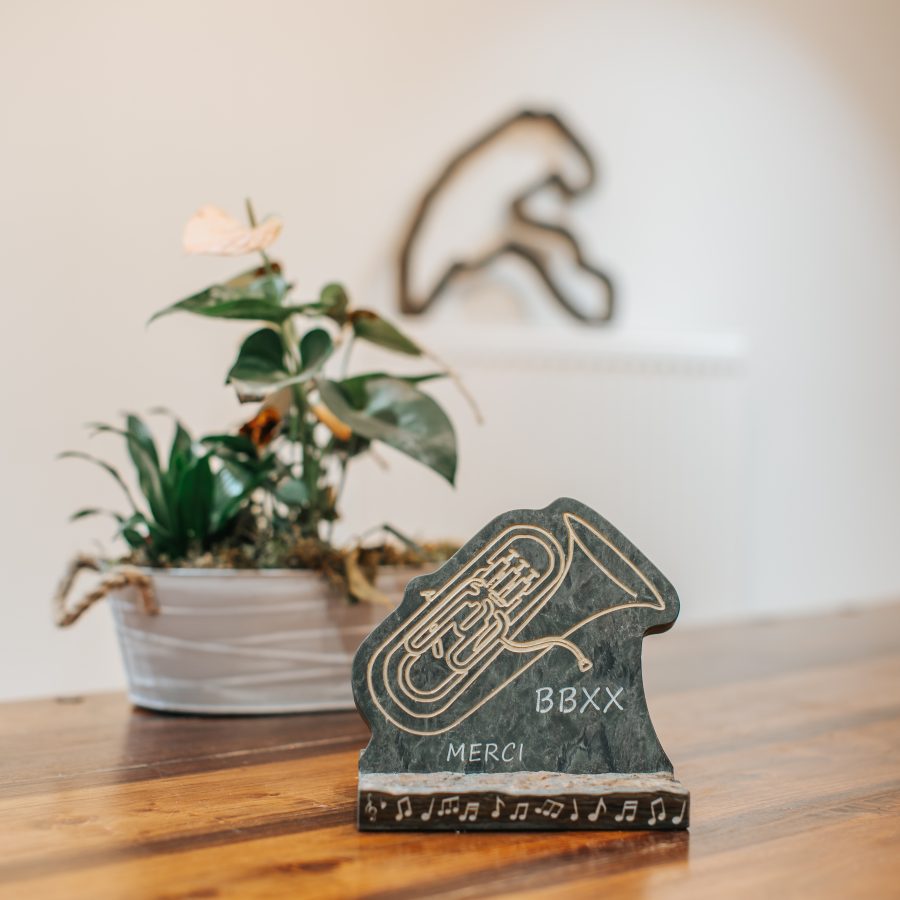 Trophée en grès schisteux