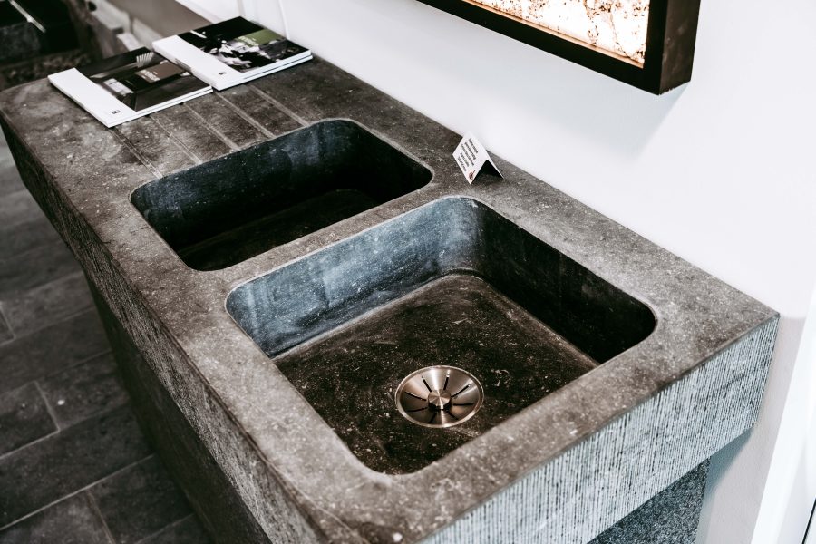 Evier massif en pierre bleue belge